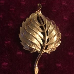 MONET Detailed Gold-tone Leaf Brooch / Pin